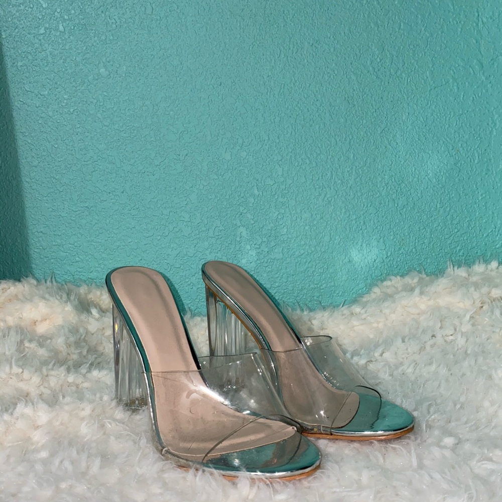HEELS.